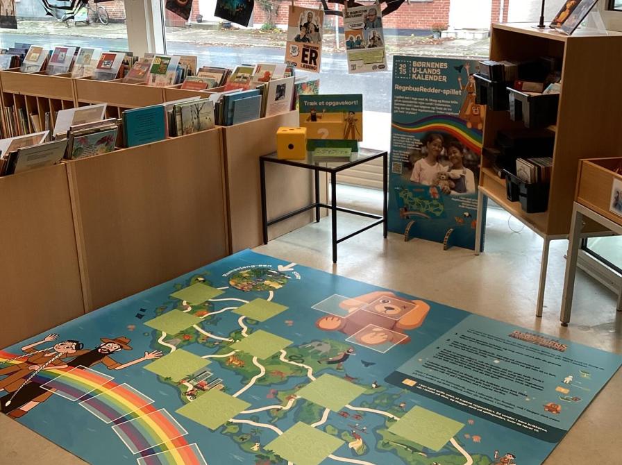 Foto af gulvspillet på børnebiblioteket